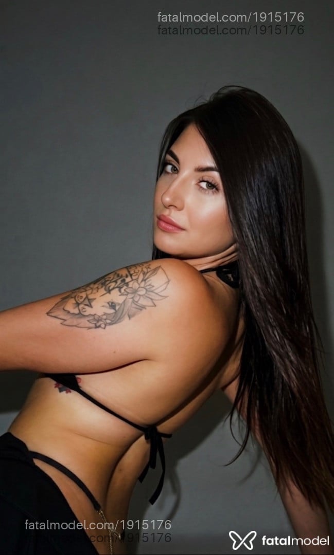 Acompanhante mulher com cabelo castanho de olhos castanhos - Sarah Sinclair Acompanhante mulher com cabelo castanho de olhos castanhos - Sarah Sinclair