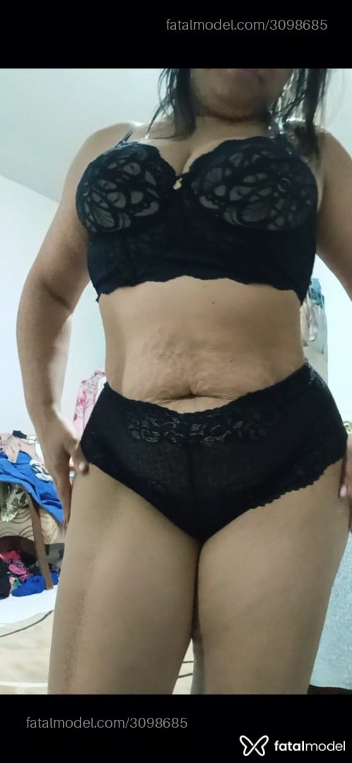 Acompanhante mulher com cabelo castanho de olhos castanhos - Carla