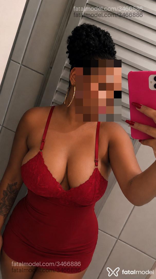 Acompanhante mulher morena (o) de olhos pretos - Larissa Ribeiro