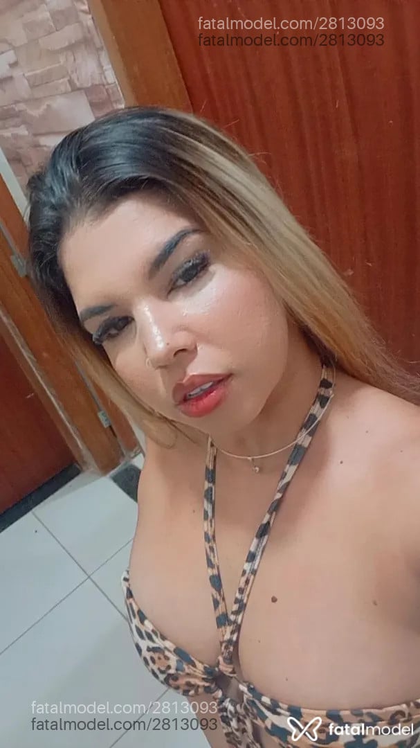 Acompanhante mulher loira (o) de olhos castanhos - Stefanny