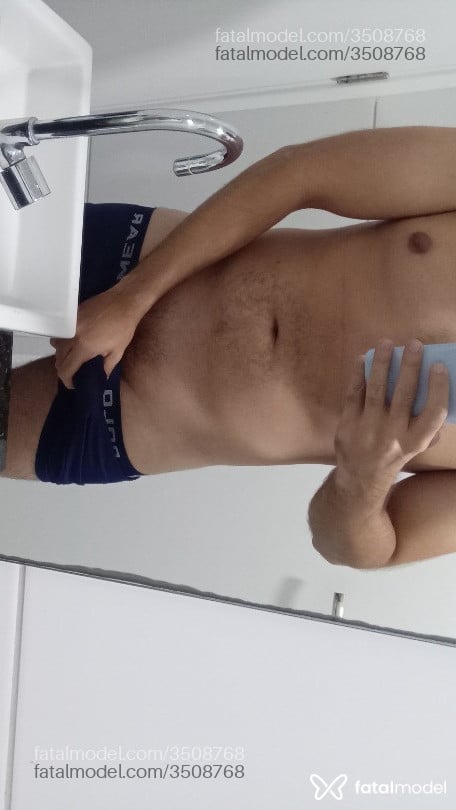 Acompanhante homem com cabelo castanho de olhos castanhos - Fernando