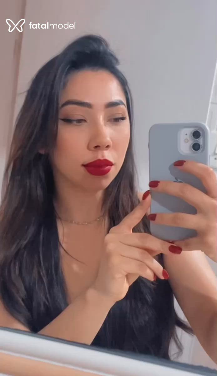 Acompanhante mulher com cabelo castanho de olhos mel - Naii
