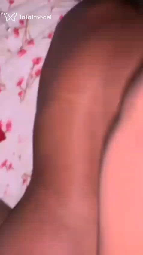 Acompanhante mulher morena (o) de olhos pretos - Pérola