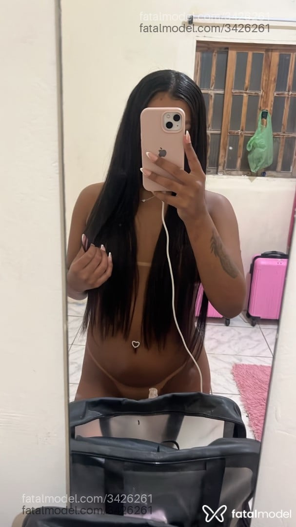 Acompanhante mulher com cabelo castanho de olhos pretos - Pérola