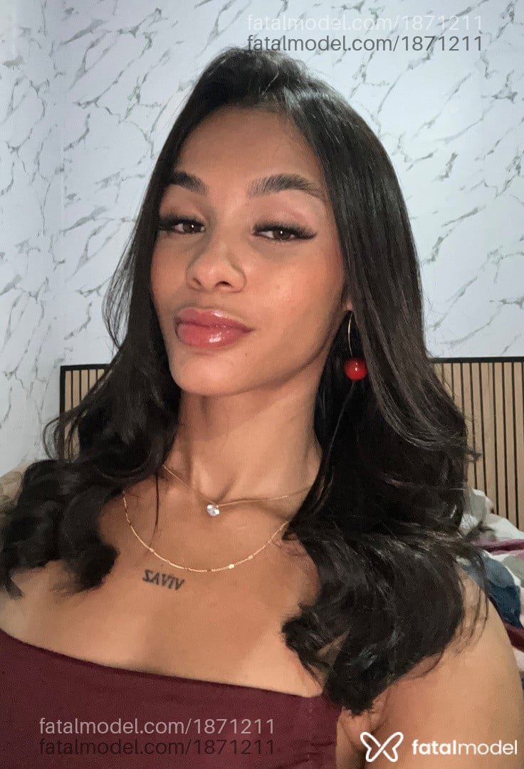 Acompanhante mulher morena (o) de olhos castanhos - Rayla Martins