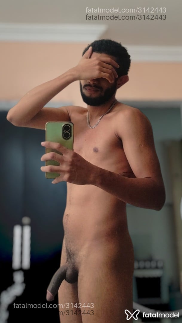 Acompanhante homem morena (o) de olhos pretos - Verine Rosso