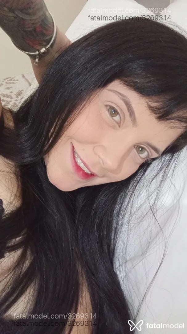 Acompanhante mulher morena (o) de olhos verdes - Clara Sofia