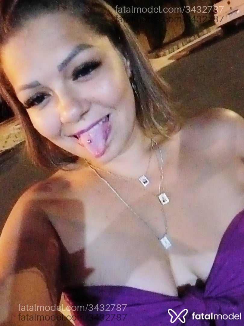 Acompanhante mulher loira (o) de olhos castanhos - Luanna Sanches