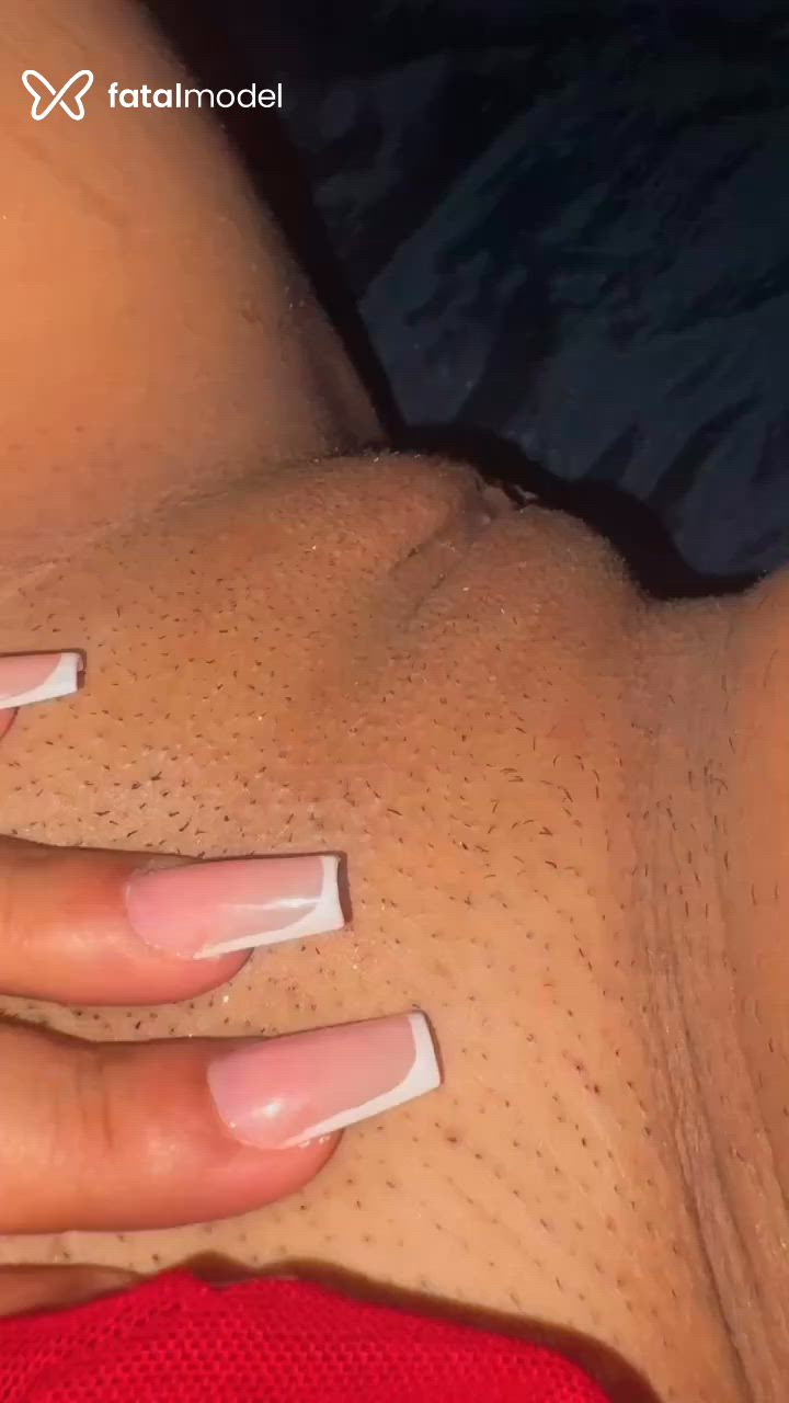 Acompanhante mulher morena (o) de olhos pretos - Manu