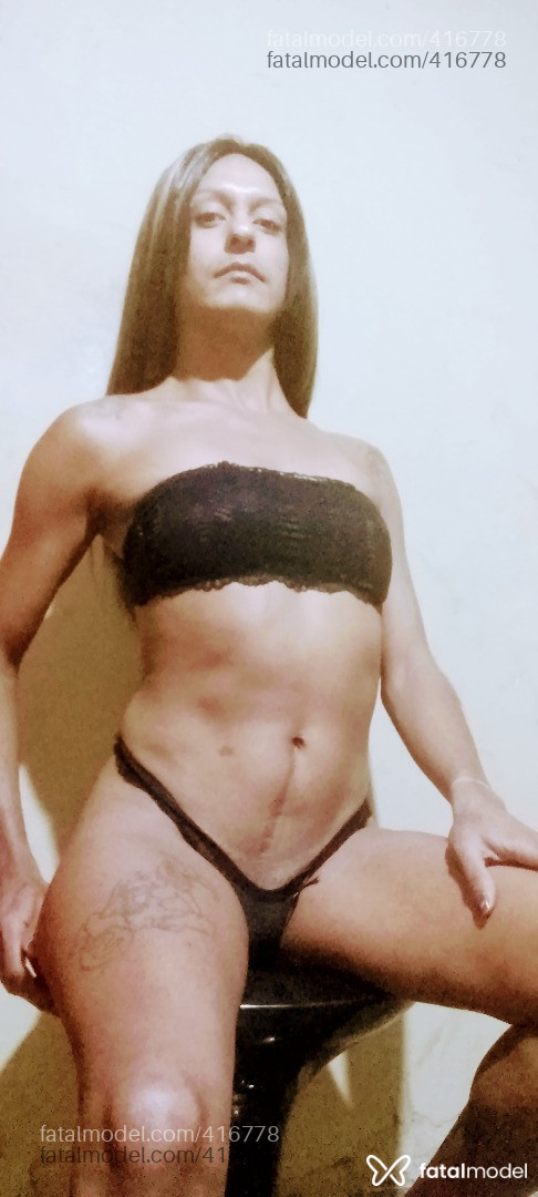 Acompanhante mulher trans morena (o) de olhos castanhos - Danny