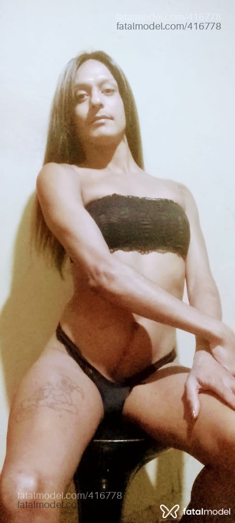 Acompanhante mulher trans morena (o) de olhos castanhos - Danny