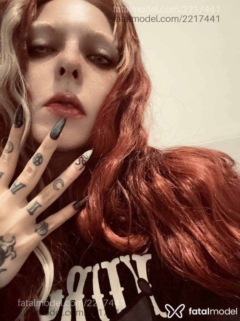 Acompanhante mulher morena (o) de olhos mel - Diana Daeva Acompanhante mulher morena (o) de olhos mel - Diana Daeva