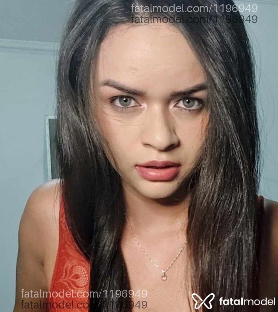 Acompanhante mulher loira (o) de olhos azuis - YSA MODELLO