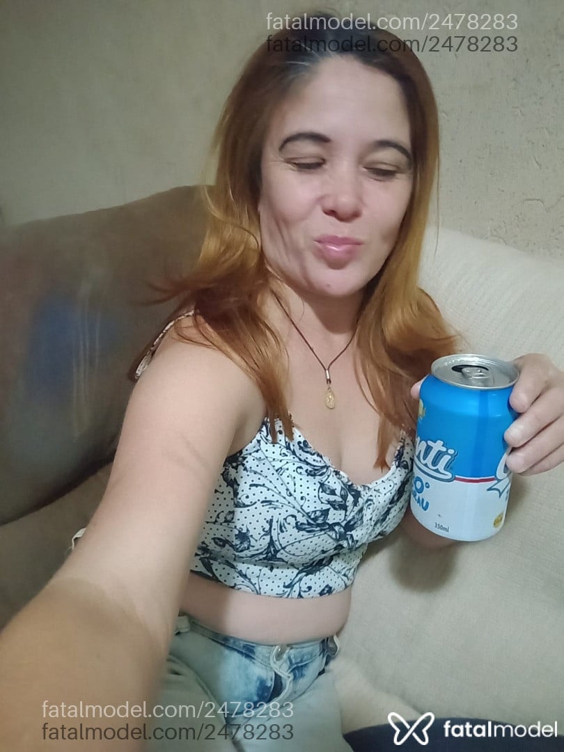 Acompanhante mulher loira (o) de olhos castanhos - Roseli