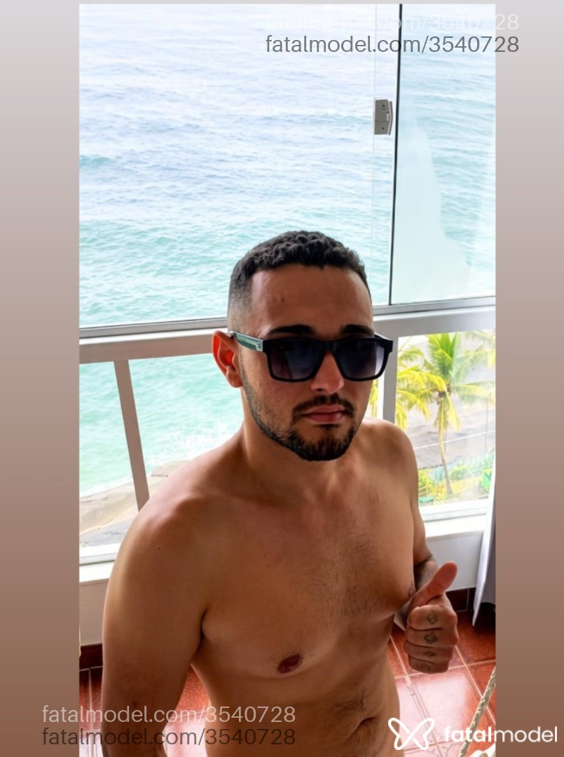 Acompanhante homem com cabelo castanho de olhos castanhos - Maik Souza Acompanhante homem com cabelo castanho de olhos castanhos - Maik Souza
