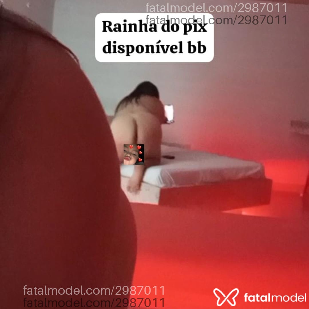 Acompanhante mulher ruiva (o) de olhos castanhos - Pixsiana