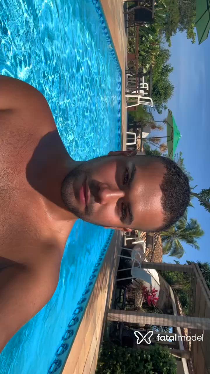Acompanhante homem morena (o) de olhos verdes - Apollo Acompanhante homem morena (o) de olhos verdes - Apollo