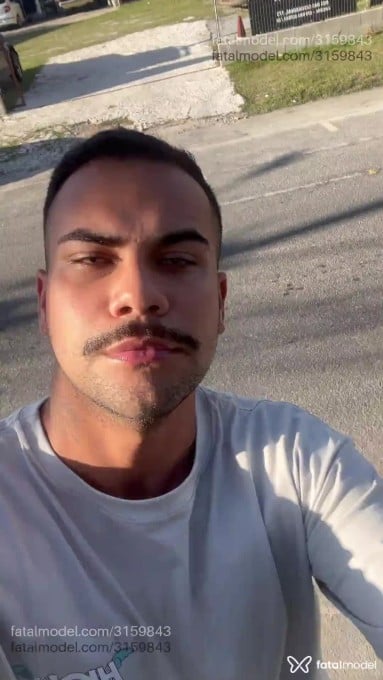 Acompanhante homem morena (o) de olhos verdes em Virtual - Henrique Cardoso