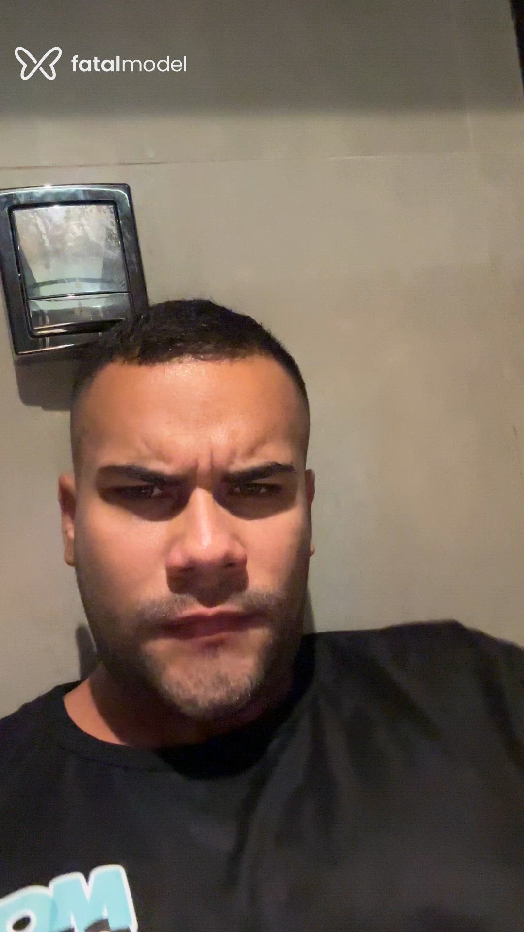 Acompanhante homem morena (o) de olhos verdes - Apollo