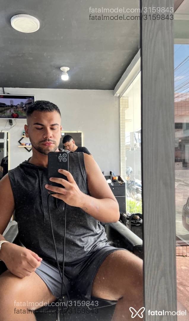 Acompanhante homem morena (o) de olhos verdes em Virtual - Apollo