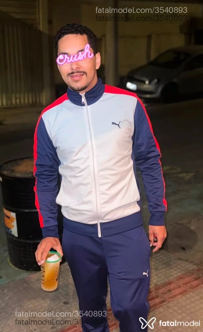 Acompanhante homem com cabelo castanho de olhos pretos - Silva Silva