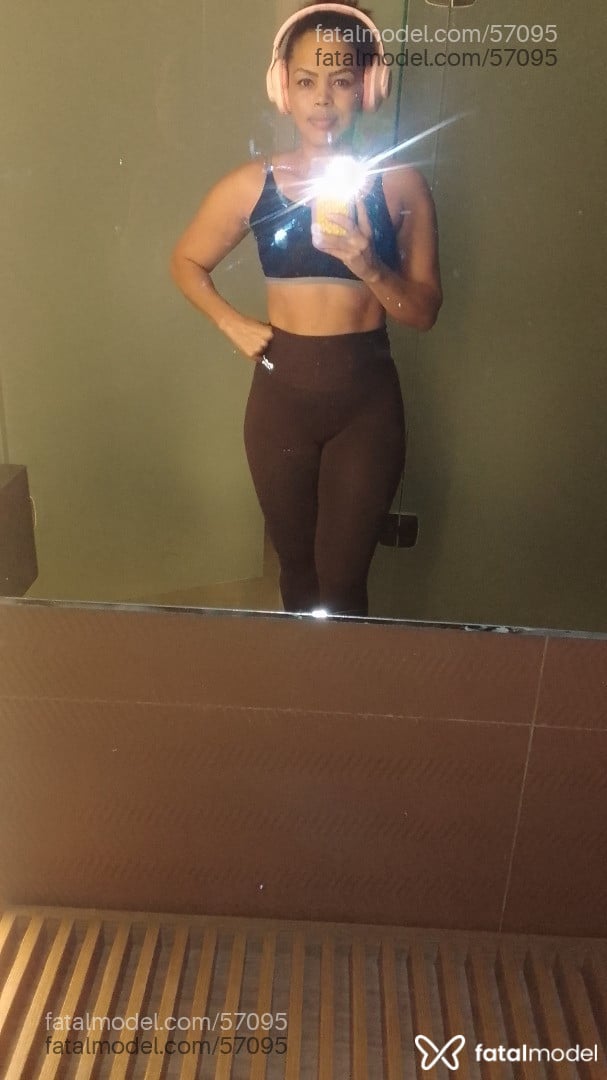 Acompanhante mulher morena (o) de olhos castanhos - Lady Calipígia