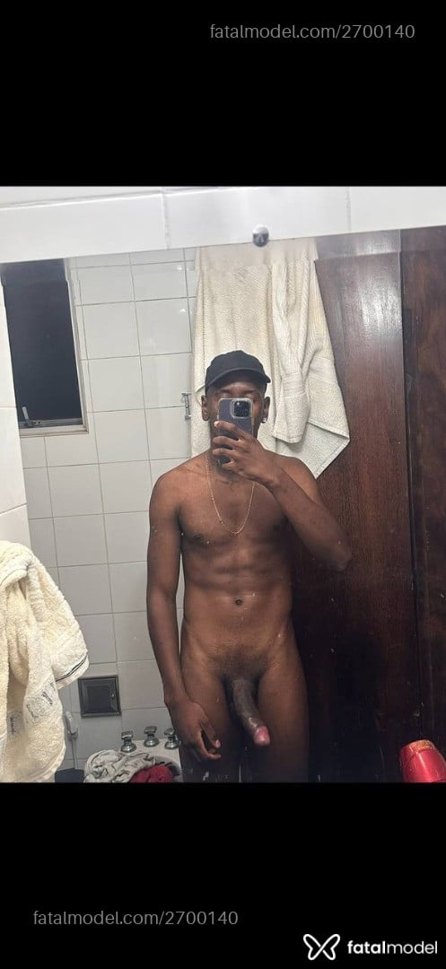 Acompanhante homem morena (o) de olhos pretos - Vxblack