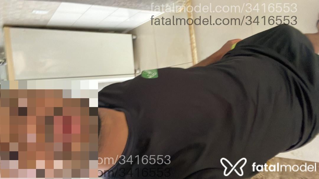 Acompanhante homem sem cabelo de olhos pretos - Rogervau