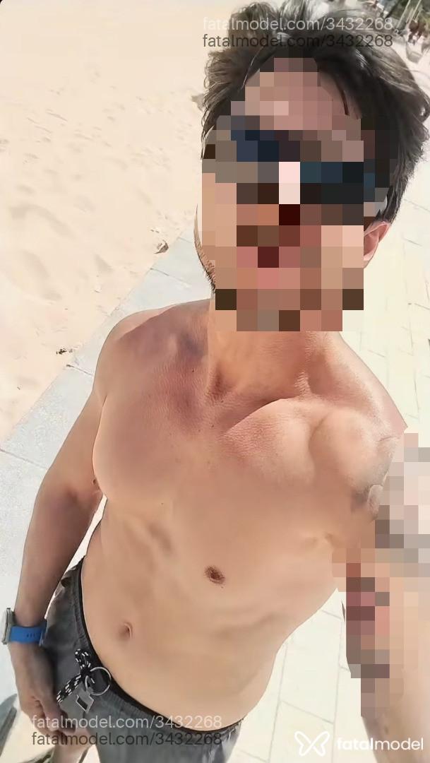 Acompanhante homem com cabelo castanho de olhos pretos - Mikee