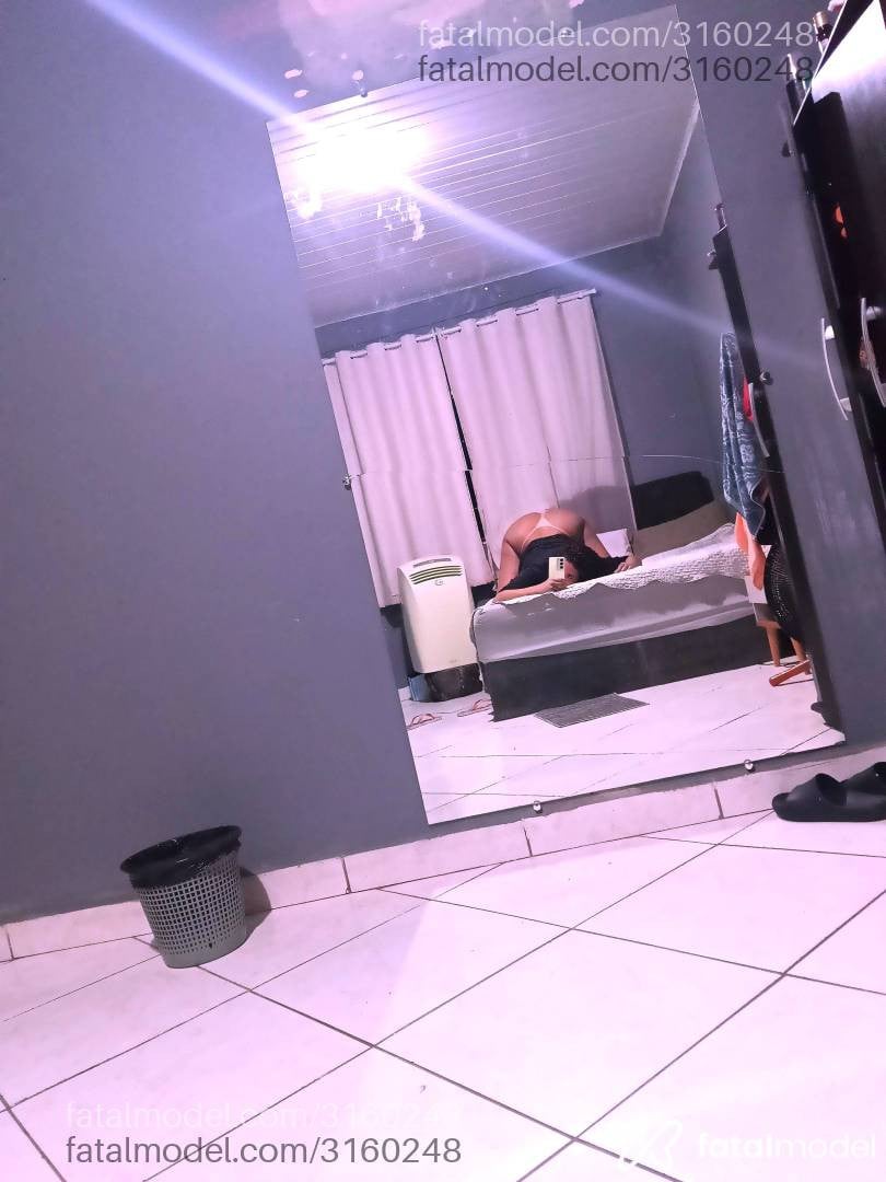 Acompanhante mulher com cabelo castanho de olhos castanhos - Camila