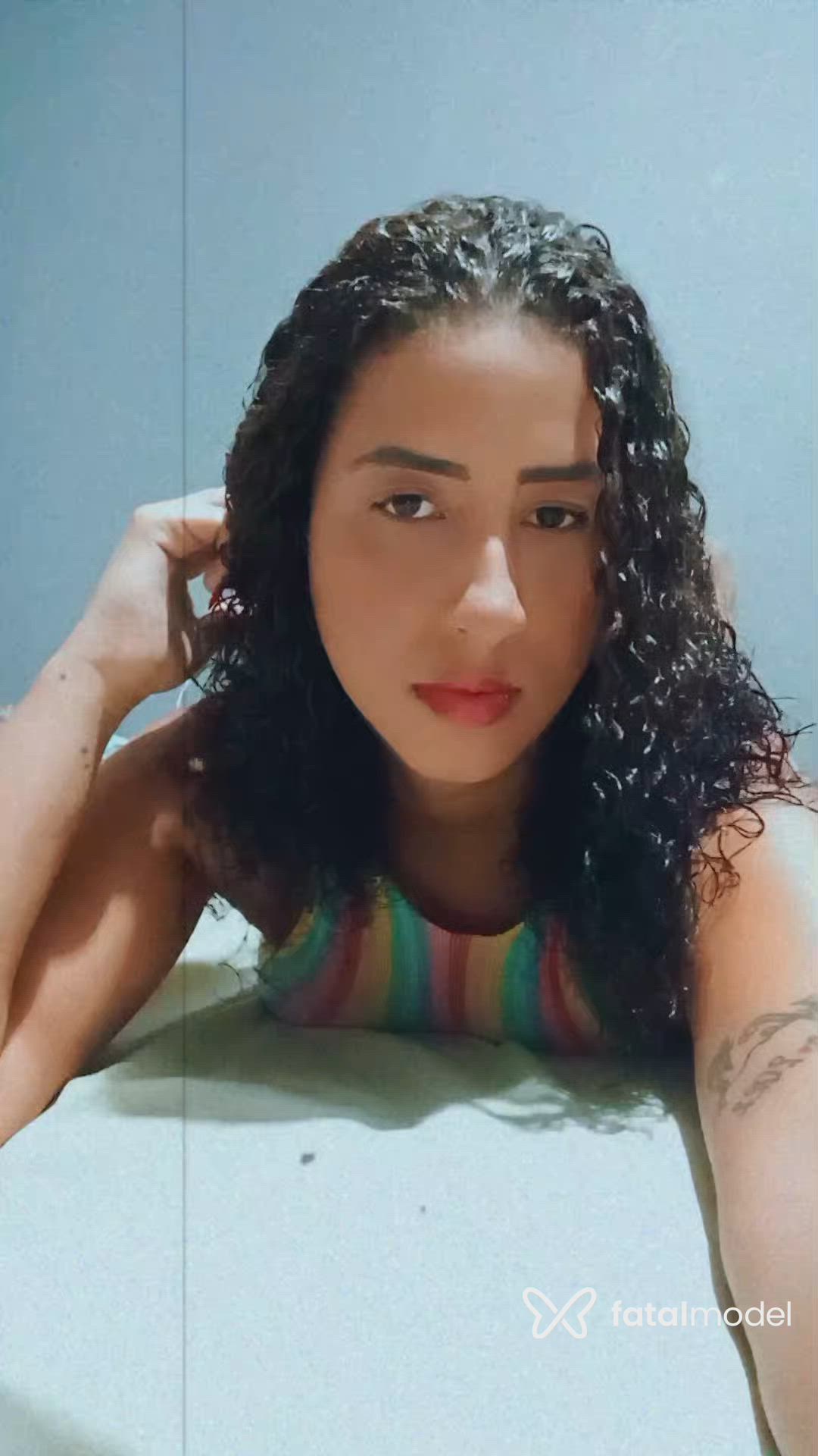 Acompanhante mulher com cabelo castanho de olhos castanhos - Camila