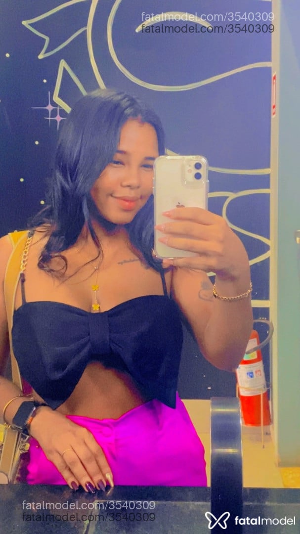 Acompanhante mulher morena (o) de olhos castanhos - Esterfane