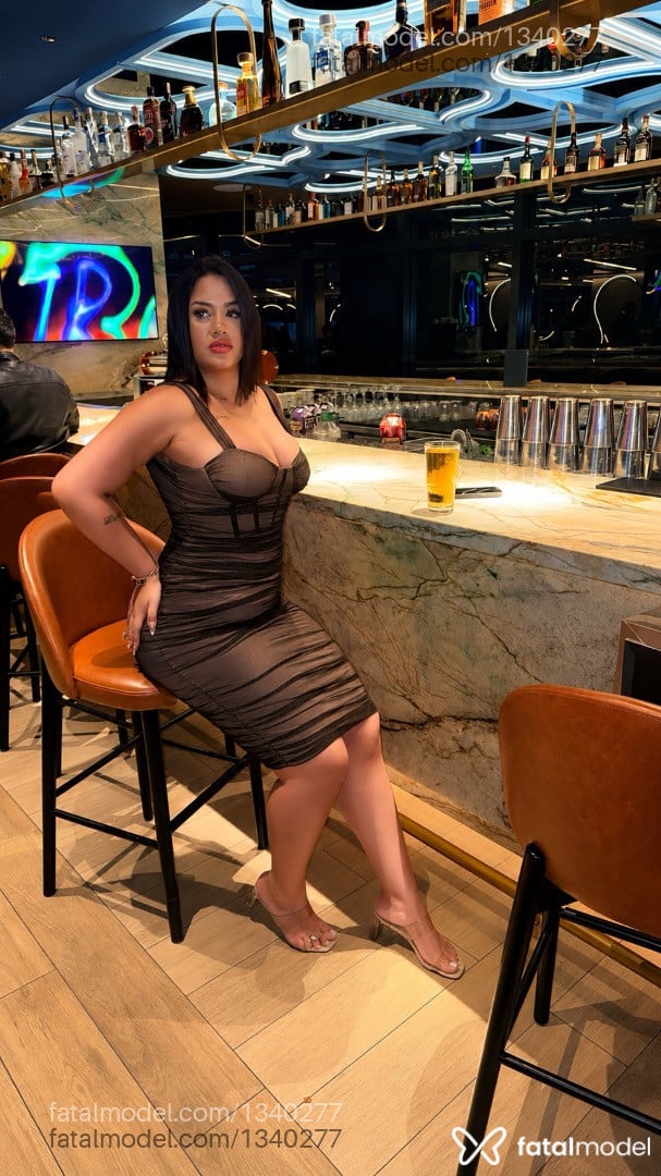 Acompanhante mulher com cabelo castanho de olhos castanhos - Gabriella Ribeiro