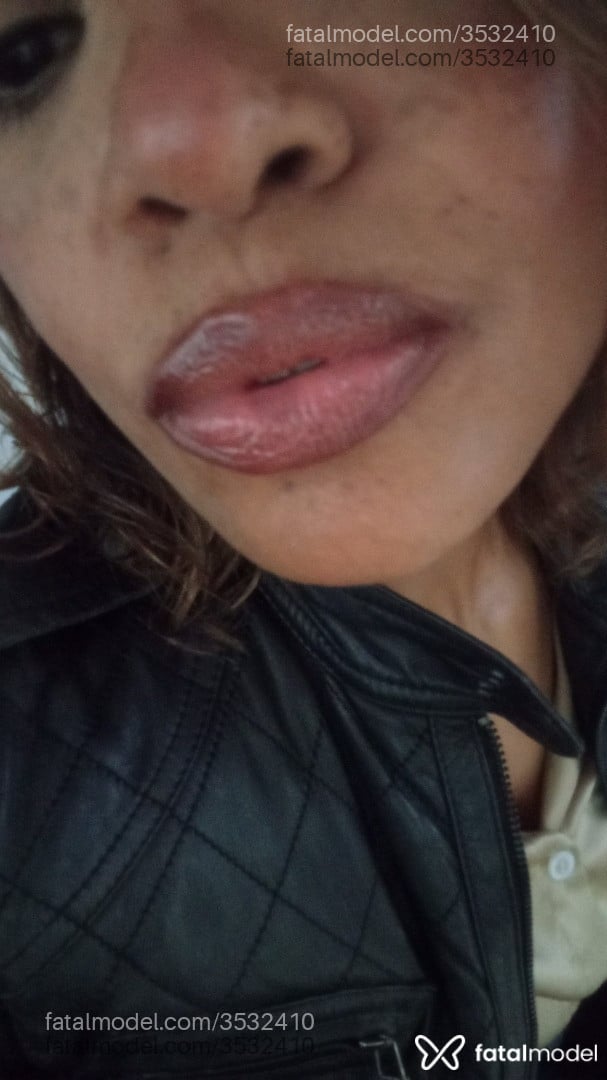 Acompanhante mulher com cabelo colorido de olhos pretos - Heloisa Acompanhante mulher com cabelo colorido de olhos pretos - Heloisa