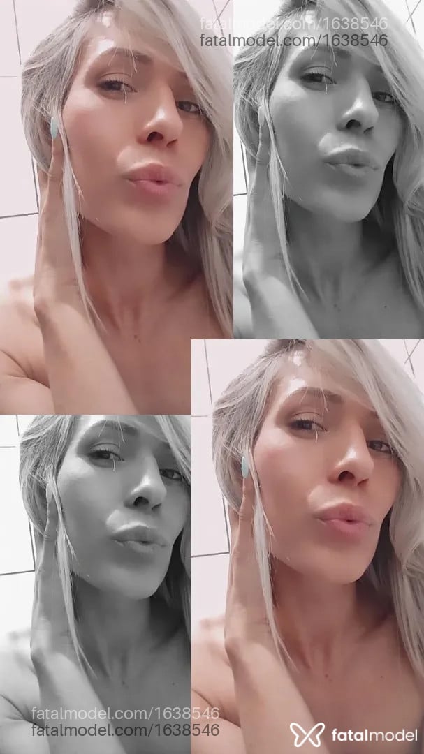 Acompanhante mulher trans loira (o) de olhos castanhos - Karlla Padilha Acompanhante mulher trans loira (o) de olhos castanhos - Karlla Padilha
