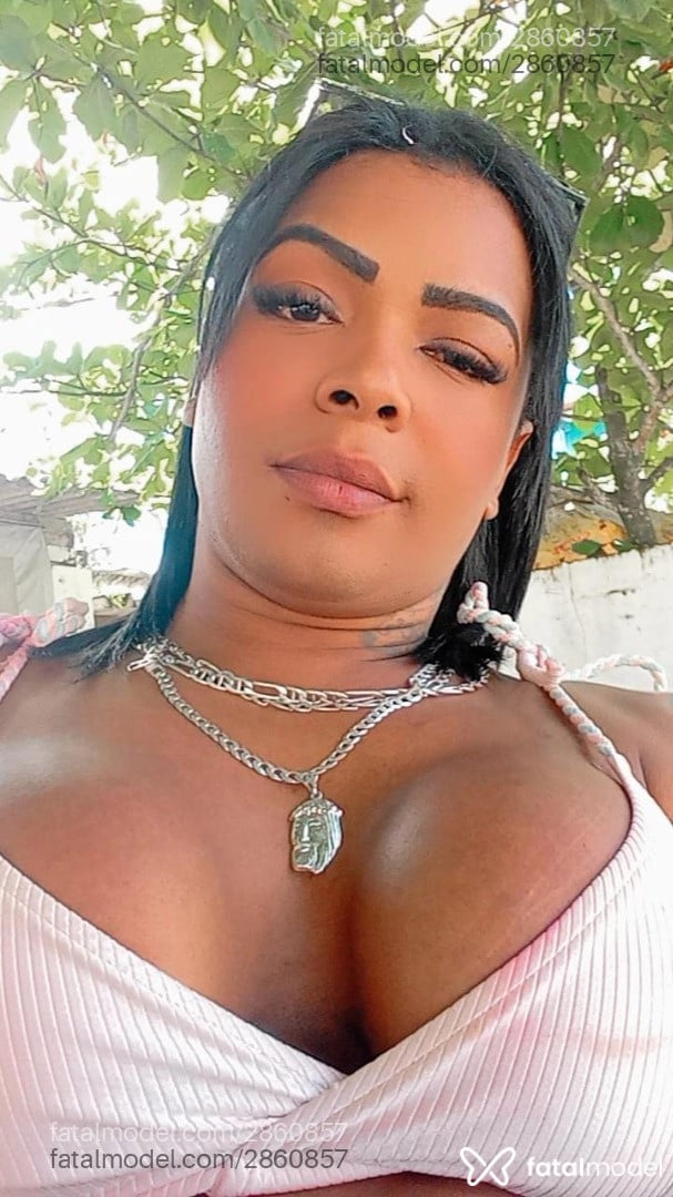 Acompanhante mulher trans morena (o) de olhos pretos - Nathaxa Ohanna