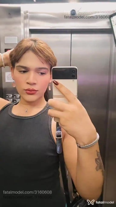 Acompanhante mulher trans com cabelo castanho de olhos castanhos em Rio de Janeiro - Alice