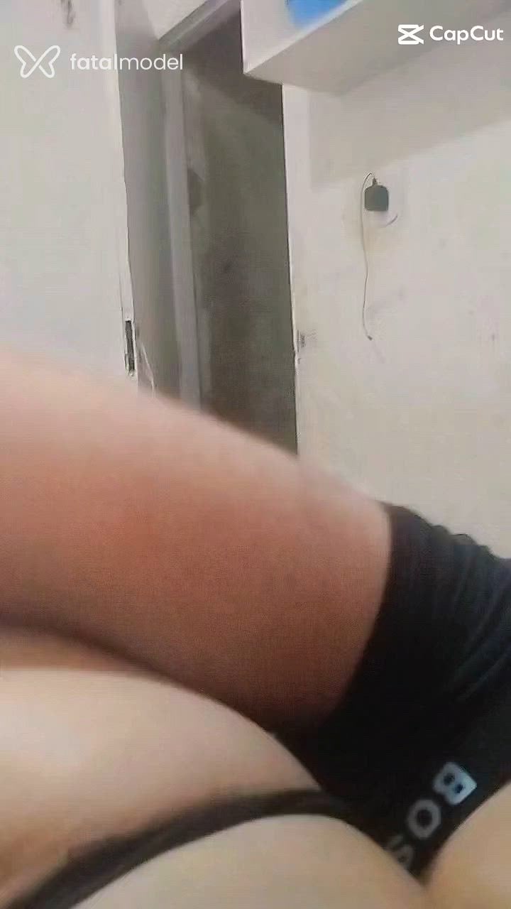 Acompanhante mulher trans morena (o) de olhos pretos - Beatriz