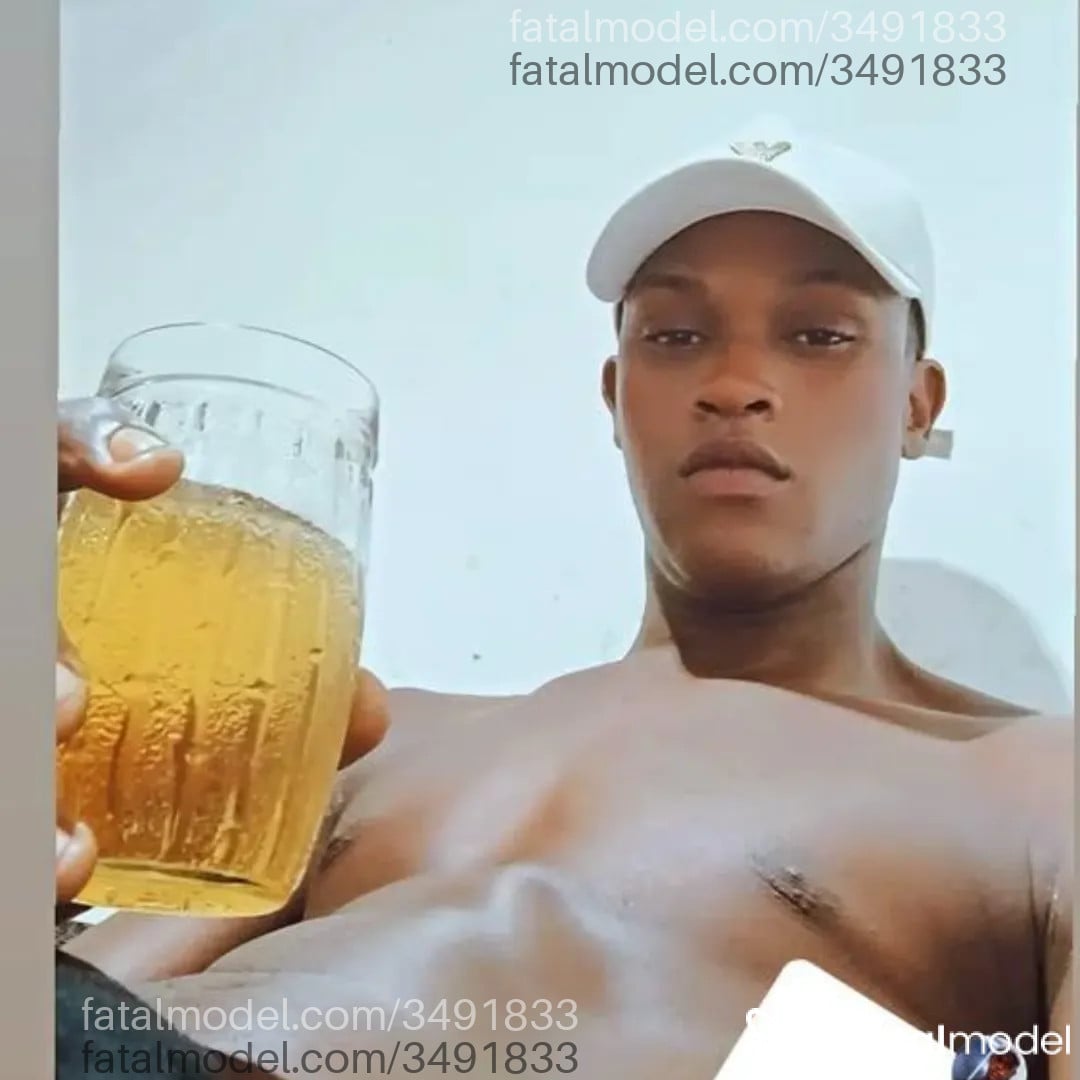 Acompanhante homem com cabelo castanho de olhos castanhos - Henrique Safadi