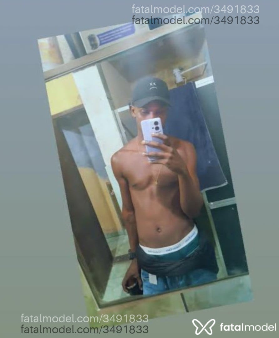 Acompanhante homem com cabelo castanho de olhos castanhos - Henrique Safadi