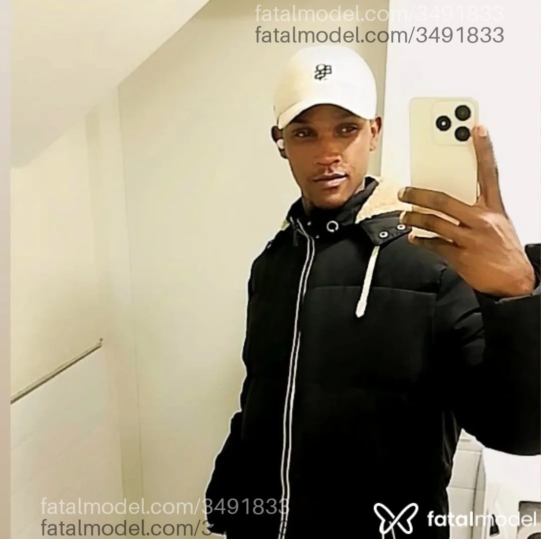 Acompanhante homem com cabelo castanho de olhos castanhos - Henrique Safadi
