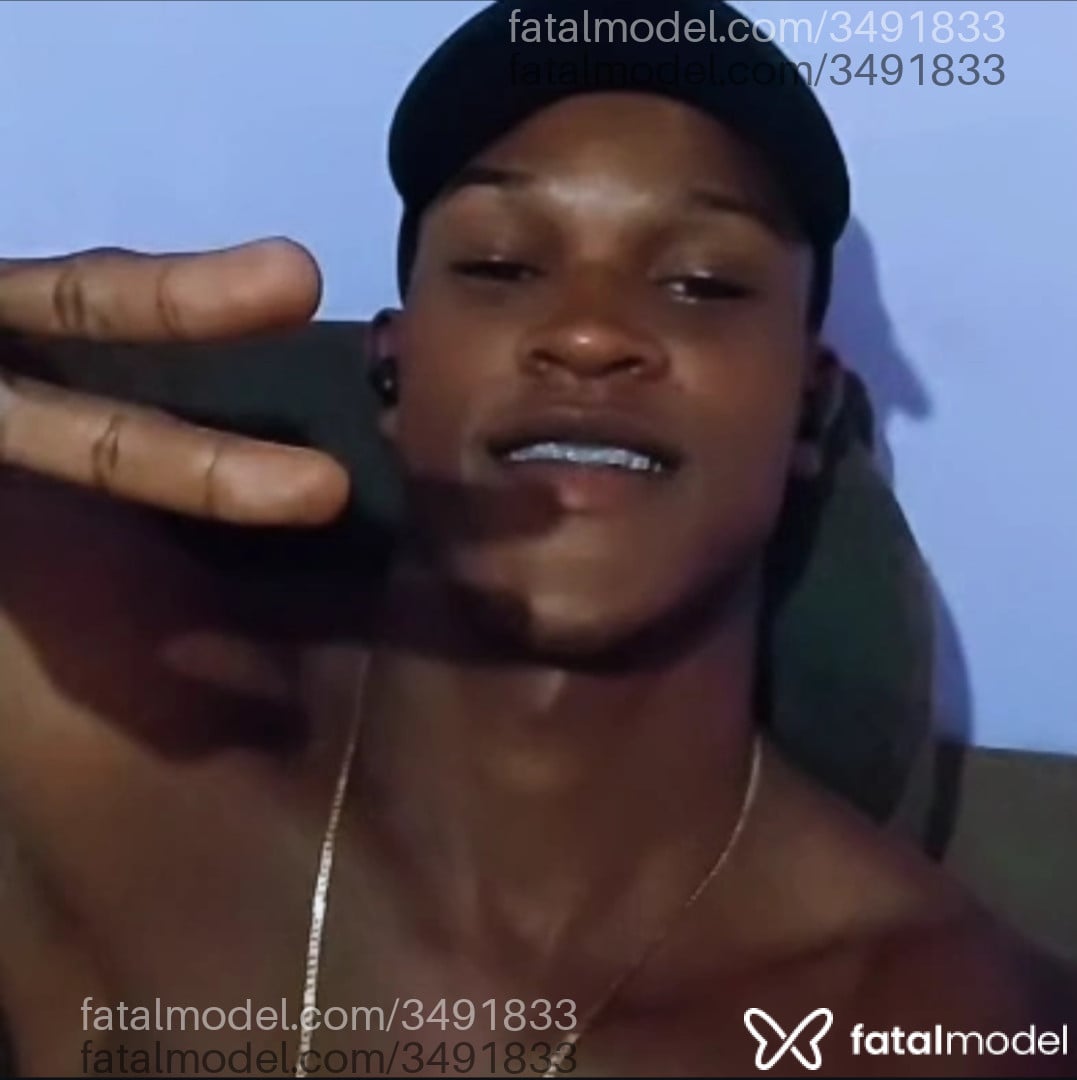 Acompanhante homem com cabelo castanho de olhos castanhos - Henrique Safadi