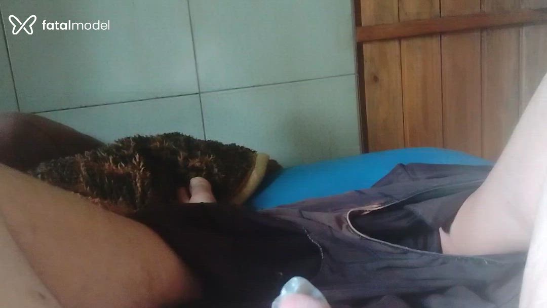 Acompanhante homem com cabelo grisalho de olhos azuis - Gordopaupequeno