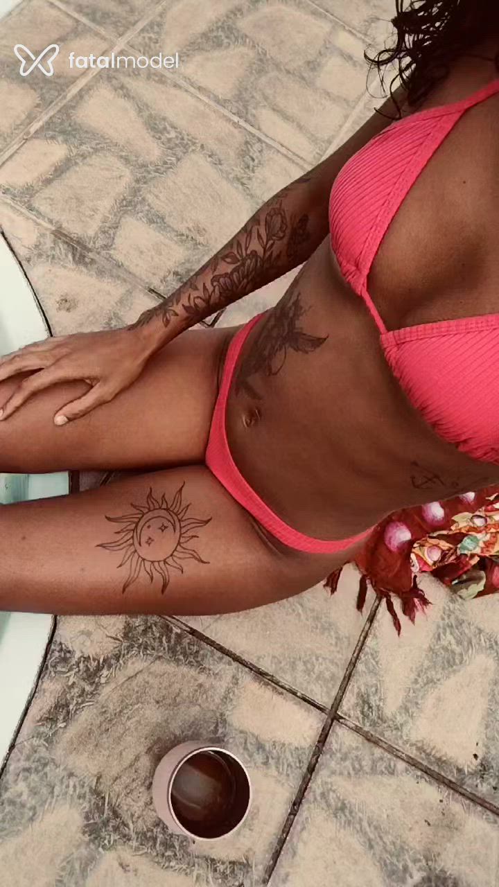 Acompanhante mulher morena (o) de olhos pretos - Luna