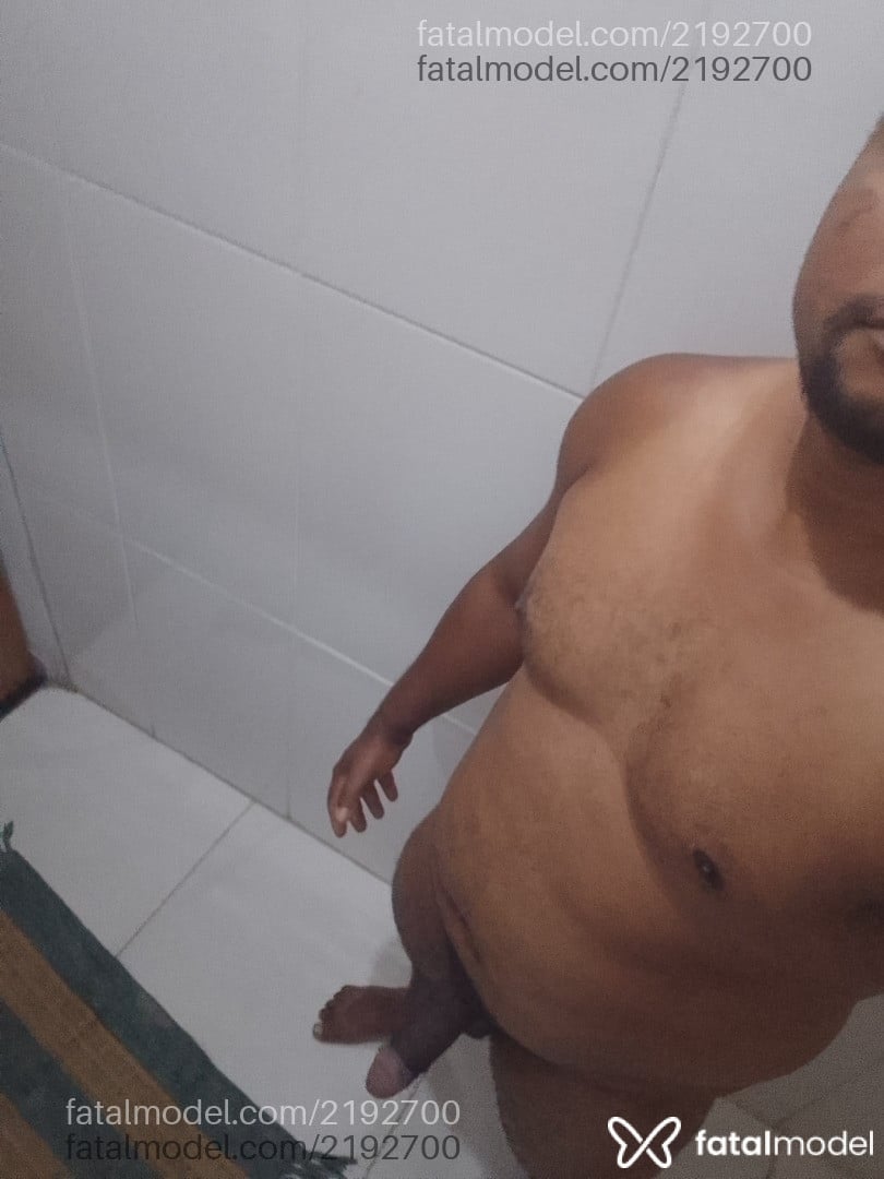 Acompanhante homem morena (o) de olhos pretos - Escorpião