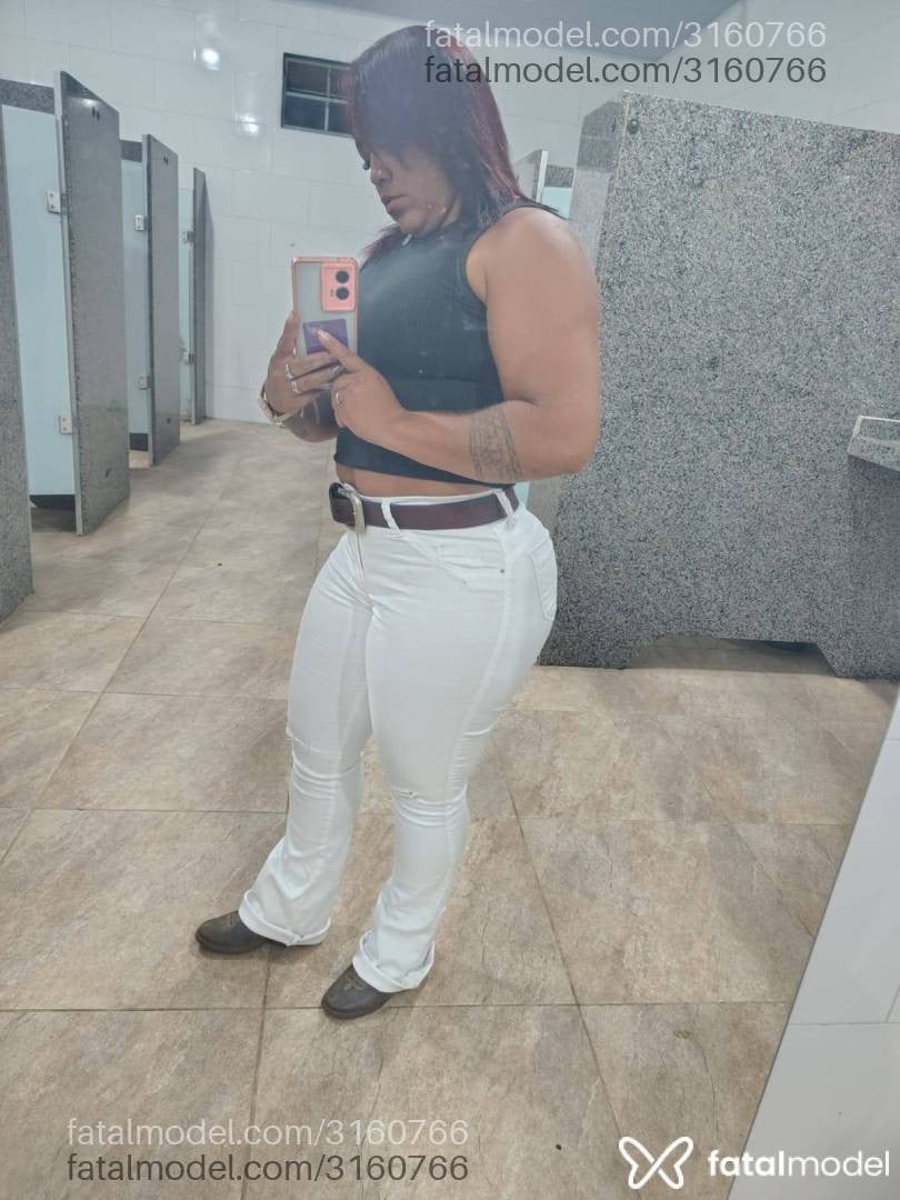 Acompanhante mulher morena (o) de olhos pretos - Cristal