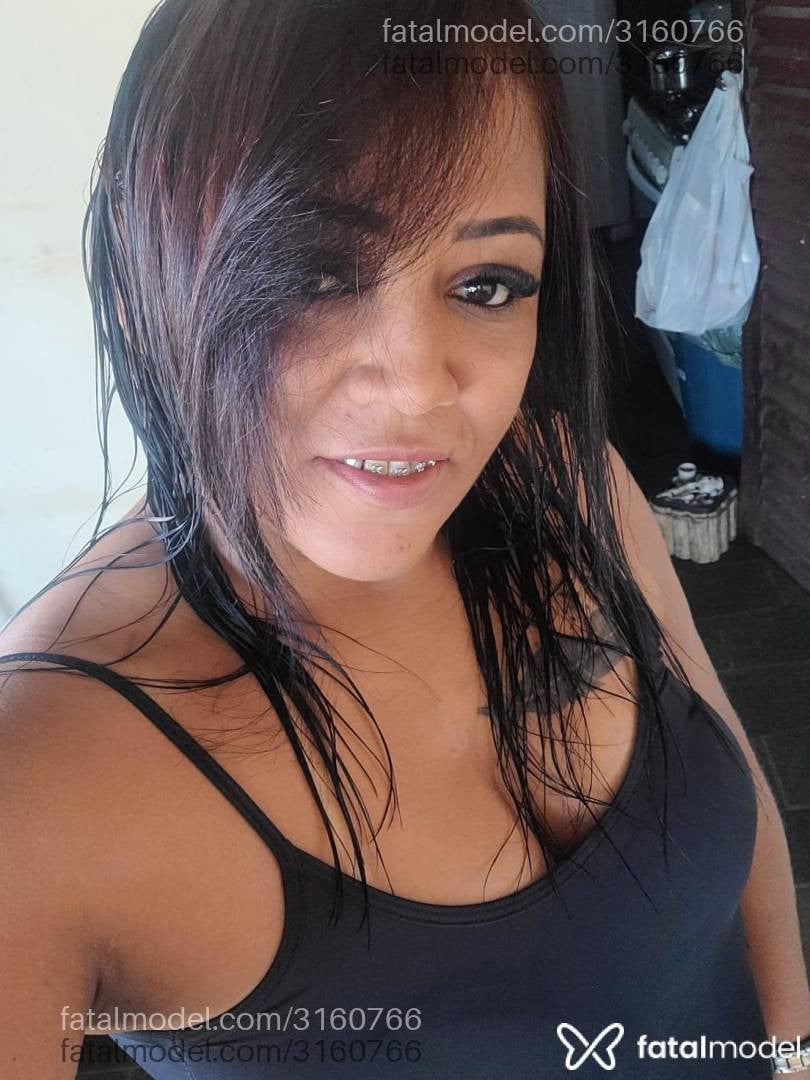Acompanhante mulher morena (o) de olhos pretos - Cristal