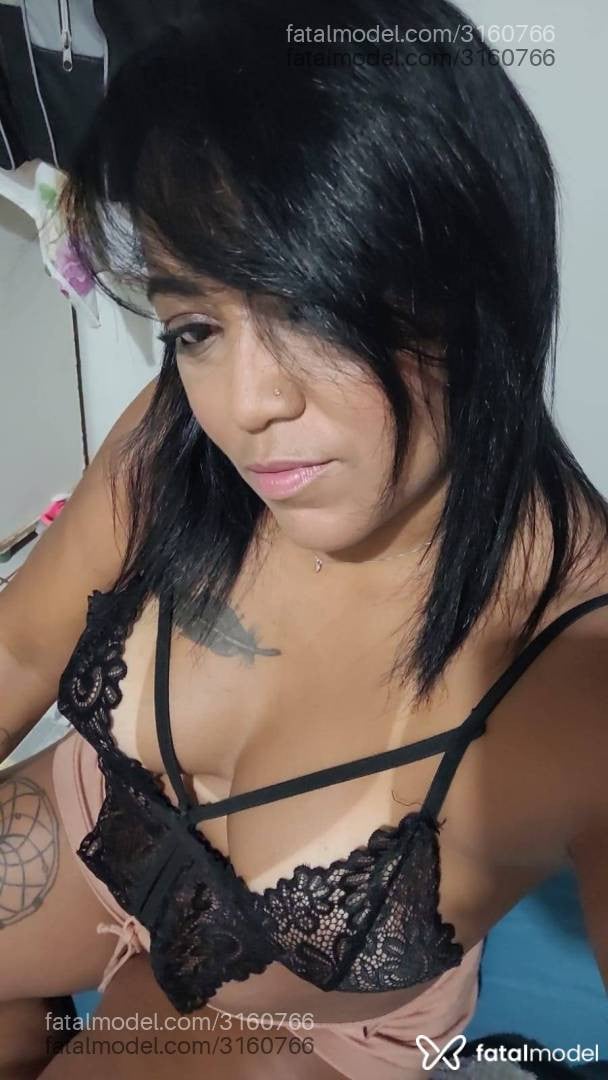 Acompanhante mulher morena (o) de olhos pretos - Cristal