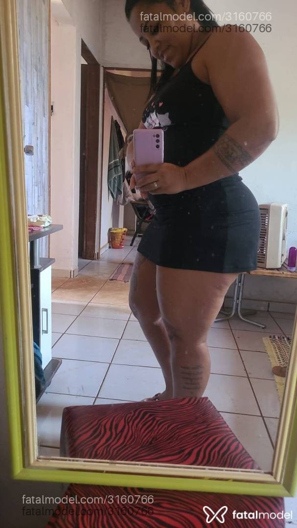 Acompanhante mulher morena (o) de olhos pretos - Cristal