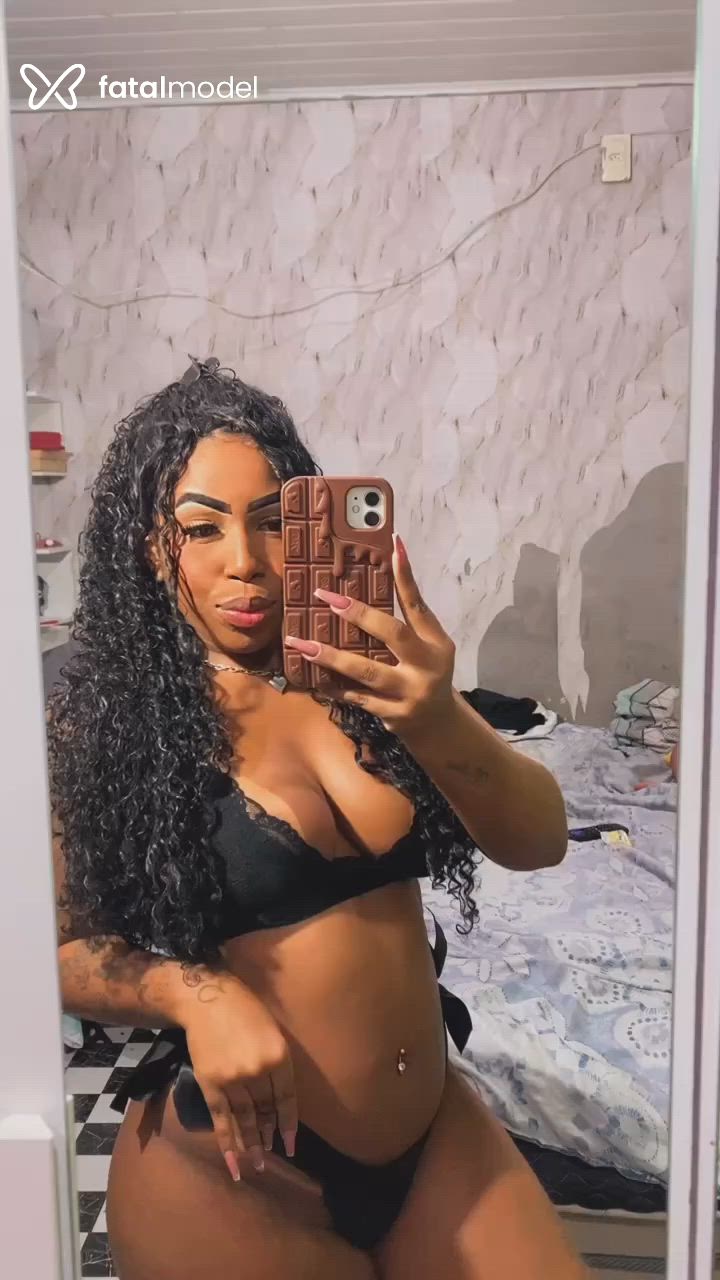 Acompanhante mulher morena (o) de olhos pretos - Tifany